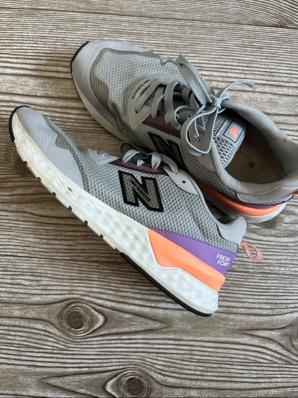New Balance Light Gray Sneakers with Coral Accents size 9 Wide Women’s